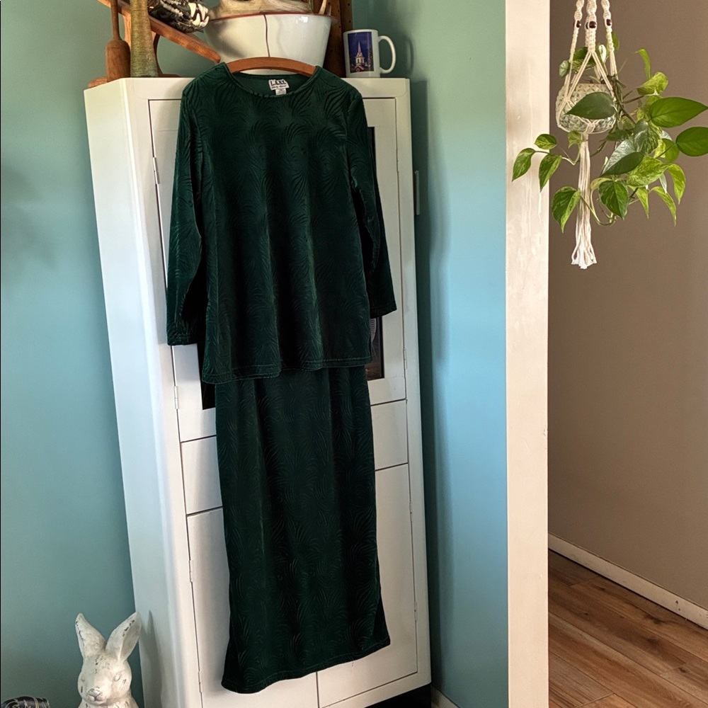 L.A.N.Y. Liberty Apparel Vintage sz M Green Velvety Two-Piece Skirt Set euc